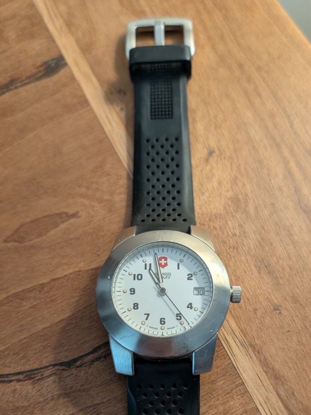 Victorinox Swiss Army Analog Quartz wristwatch with date indicator